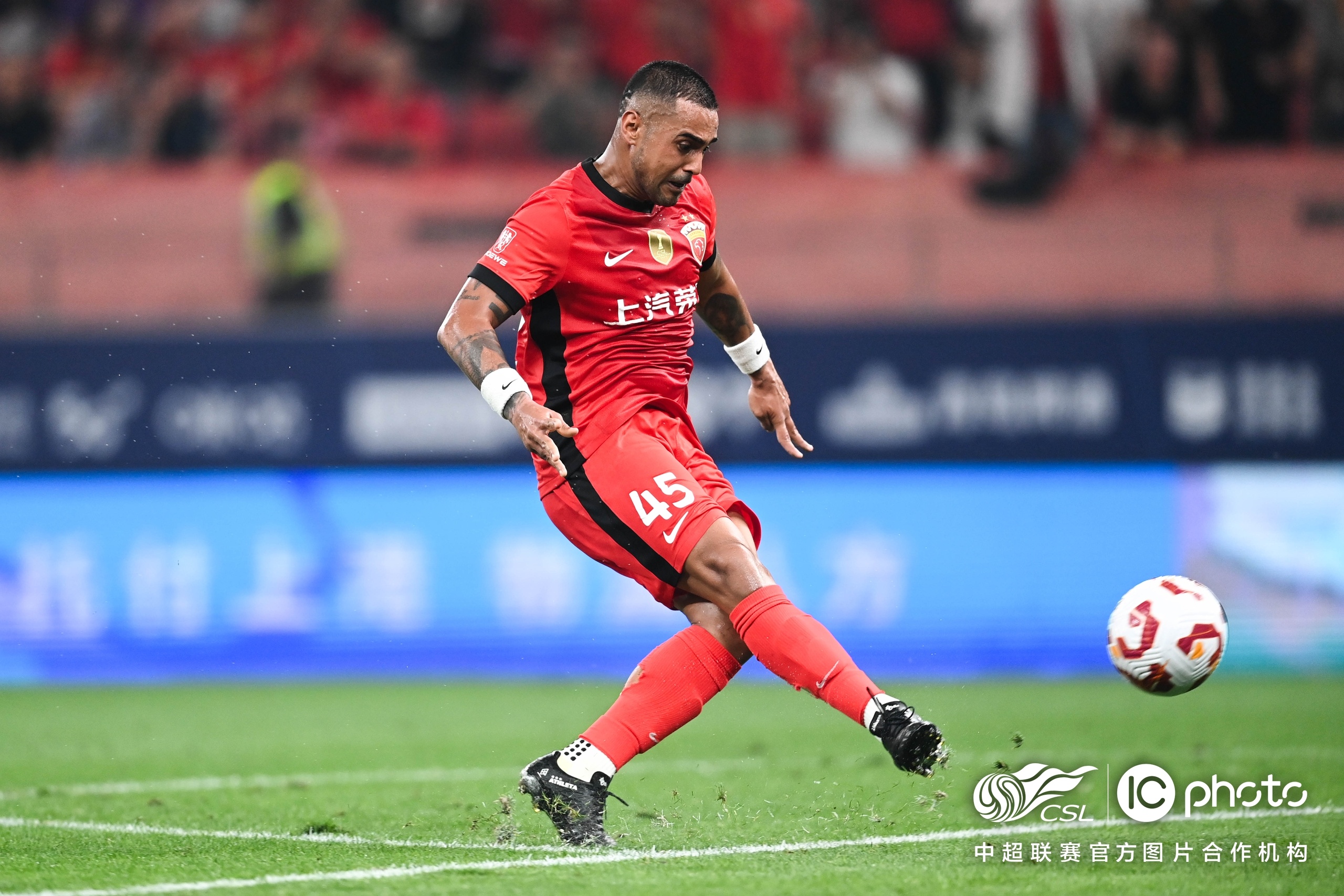 双赢平台网站集结日突围战来临；上海海港围绕中超复出首秀；质疑声仍在；训练强度明显提升的简单介绍