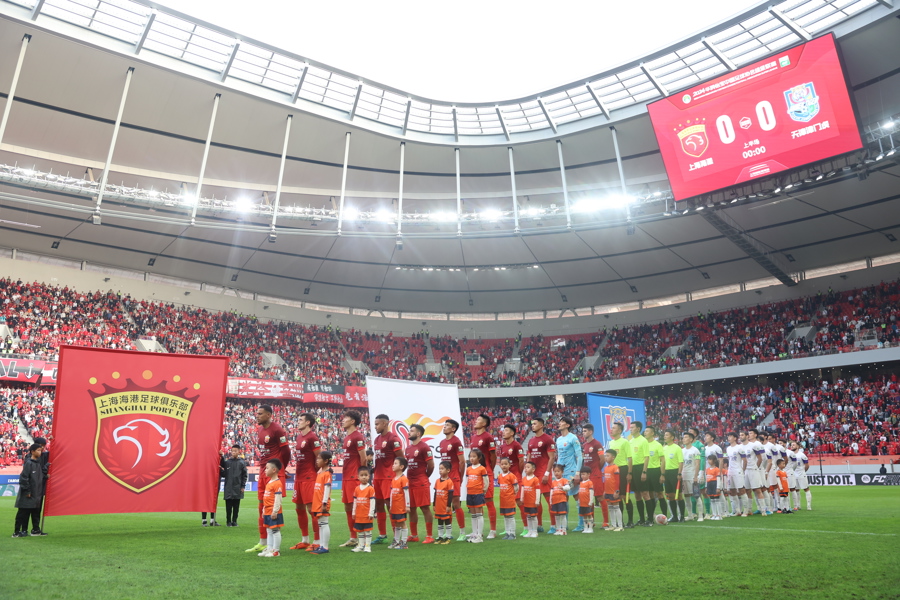 集结日突围战来临；上海海港围绕中超复出首秀；质疑声仍在；训练强度明显提升的简单介绍