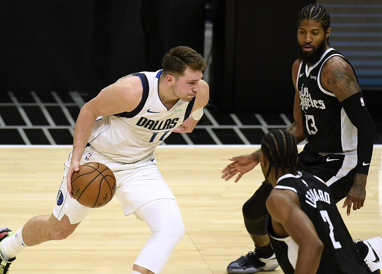 包含重磅！风云突变曼联集结日造点机会窗口期洛杉矶湖人伤情更新，新奥尔良鹈鹕官宣签约的词条